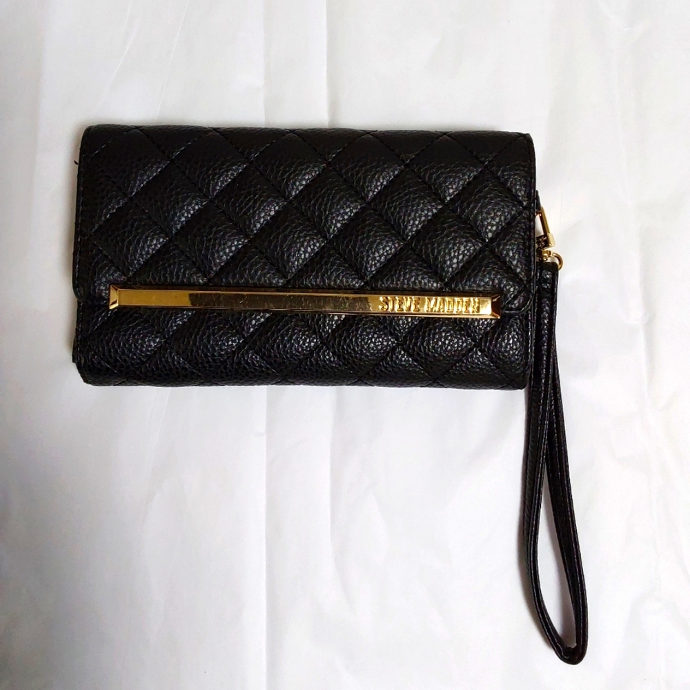 Steve Madden black wristlet